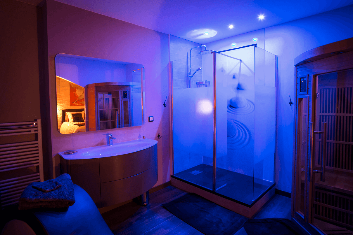 Salle de bain tout confort haut de gamme dans la Suite Romantique et spa votre appartement tous confort en Location privée APPART SPA 21 de Dijon votre appartement privé de luxe avec spa et sauna